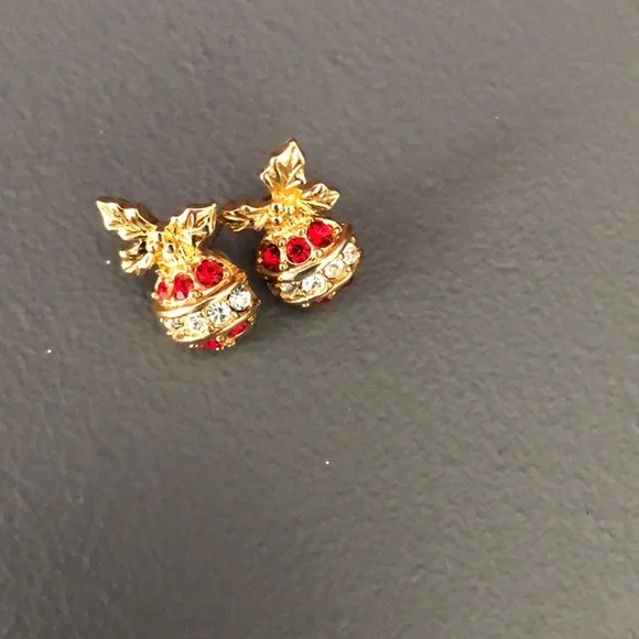 Avon EUC Christmas Ornament Earrings - Picture 1 of 2